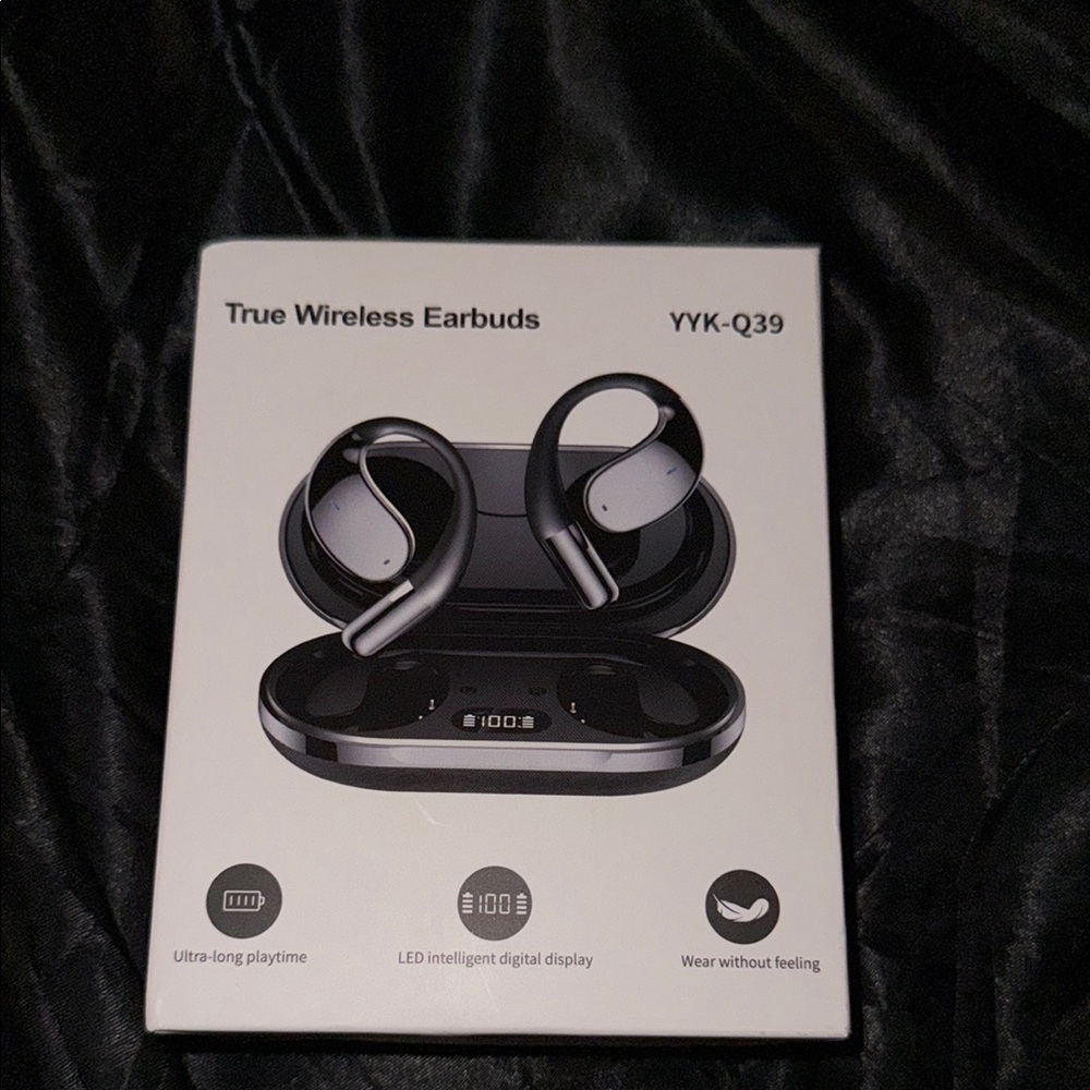 Black Over-Ear Headphones with Sleek Design and Comfort